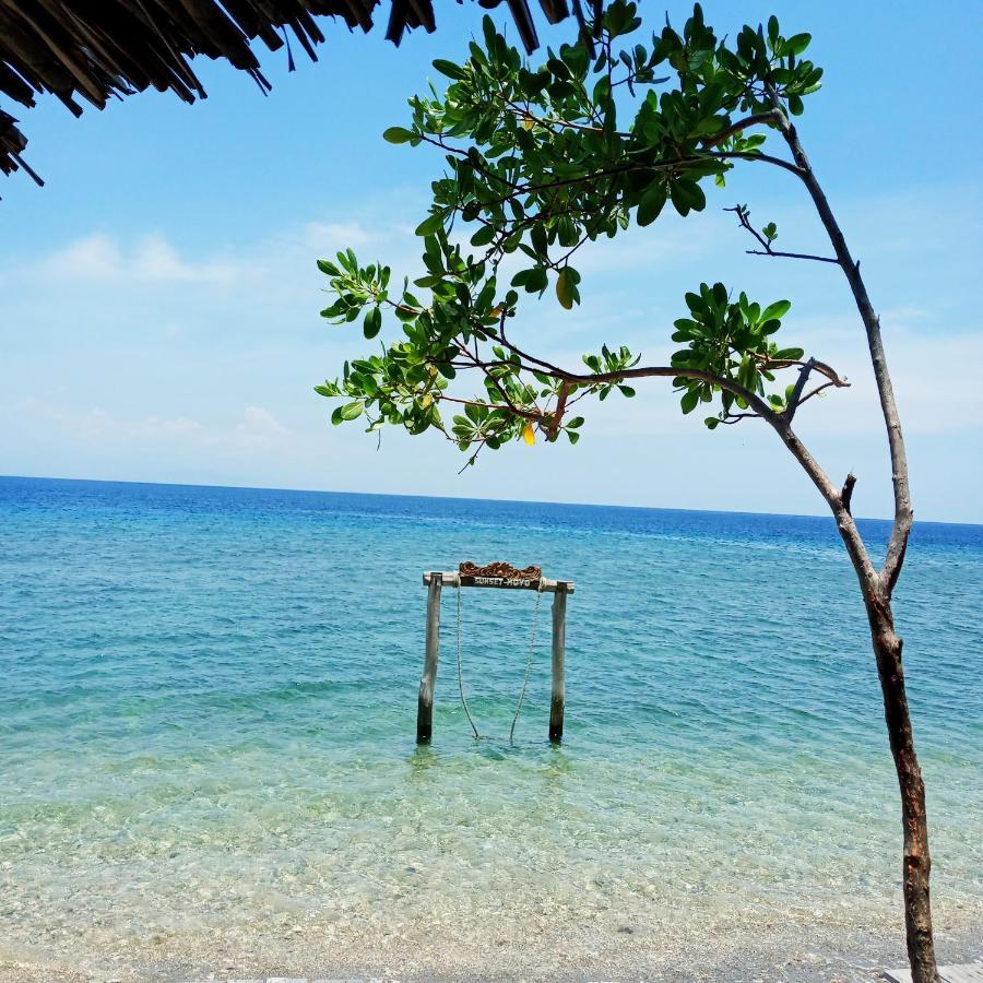 Sunset Moyo Bungalows Moyo Island Экстерьер фото