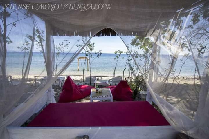 Sunset Moyo Bungalows Moyo Island Экстерьер фото